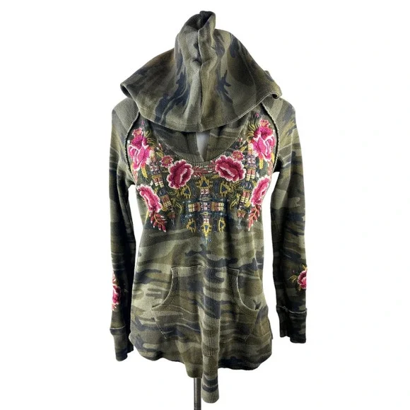 Johnny Was Thermal Waffle Knit Embroidered Camo Hoodie Pullover Green Size Small - Picture 3 of 11